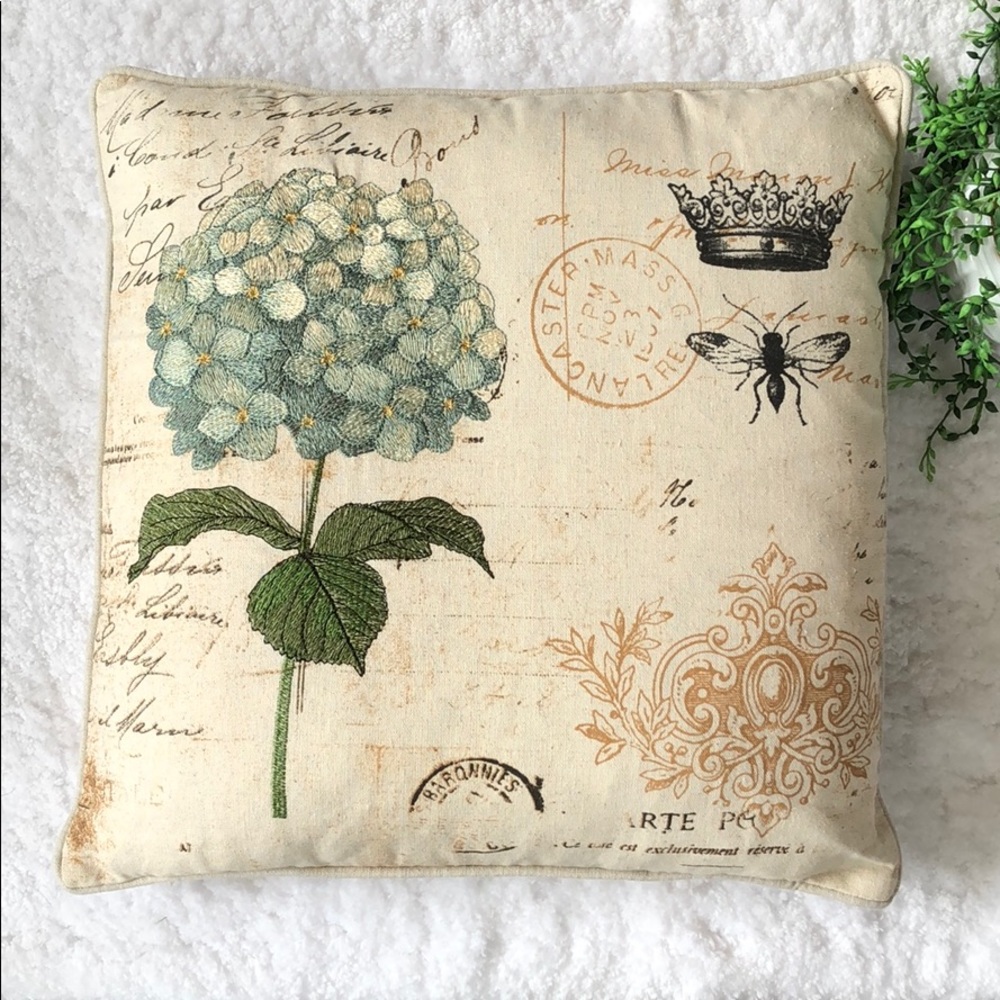 Decorative pillow - Picture 1 of 11